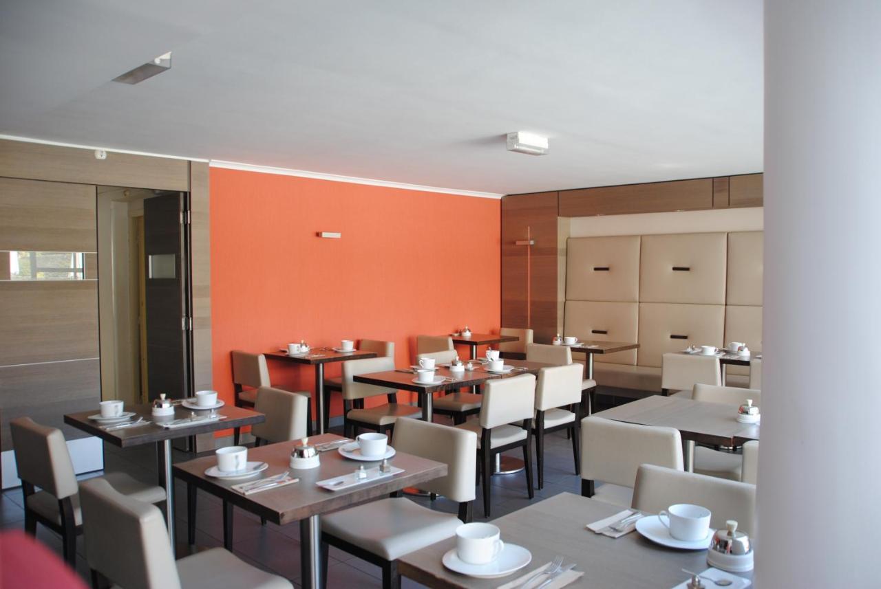 Le Churchill Hotel & Spa Carnac Bagian luar foto