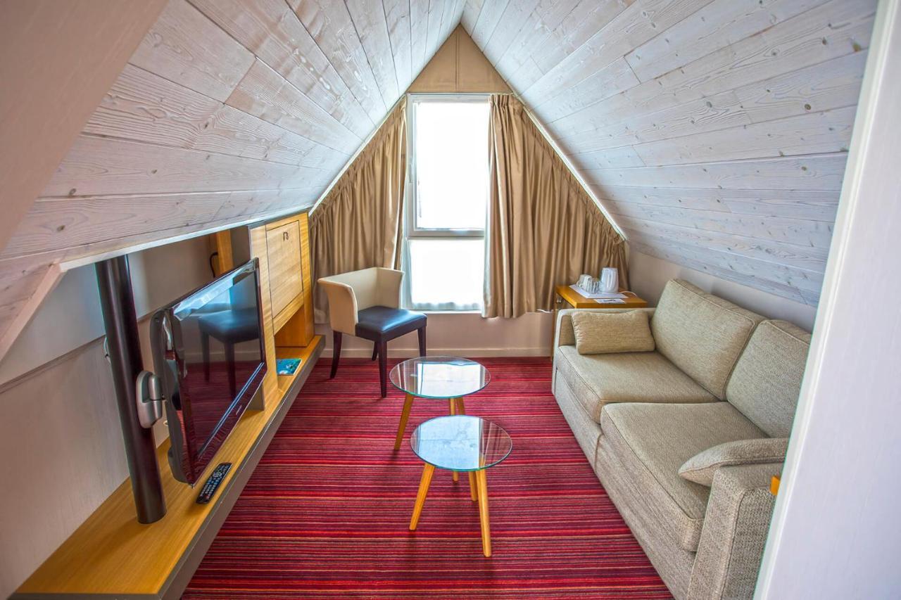 Le Churchill Hotel & Spa Carnac Bagian luar foto
